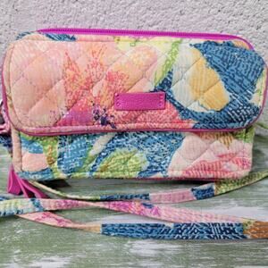 Vera Bradley RFID Grab & Go Wristlet Superbloom Excellent Used Condition